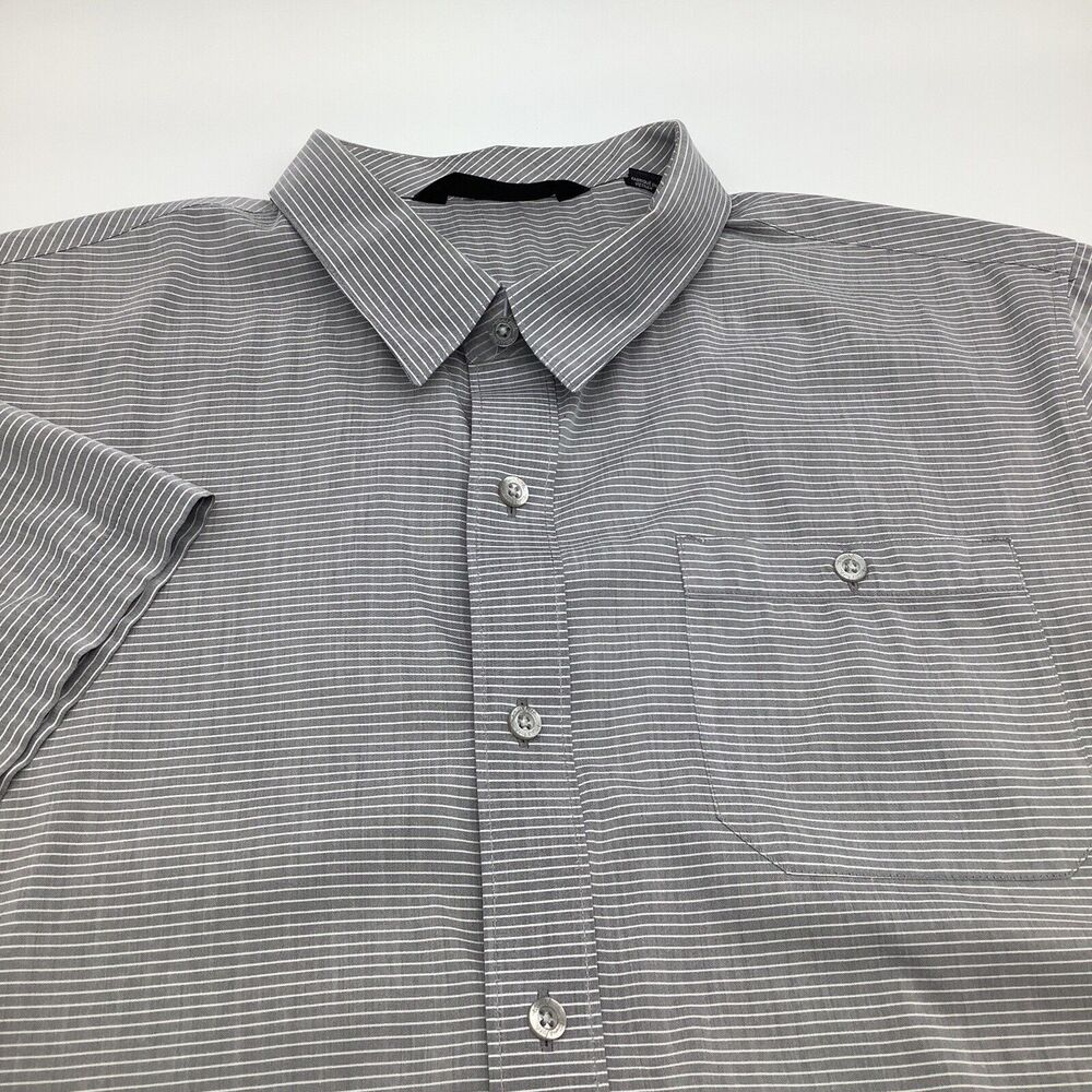 Travis Mathew Mens Short Sleeve Button Up Lightweight Shirt Size Medium